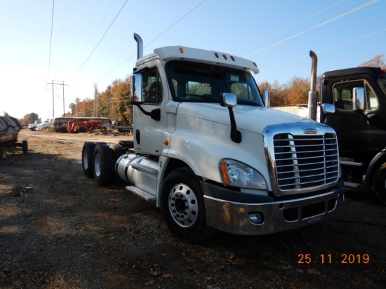 2012 FREIGHTLINER CASCADIA 125 TRUCK TRACTOR, 501K+ MILES  DAY CAB, DETROIT
