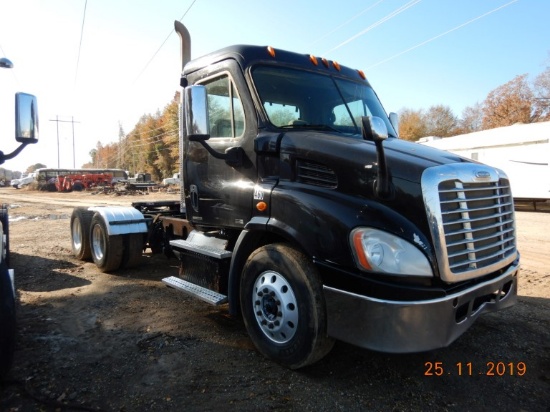 2012 FREIGHTLINER CASCADIA 125 TRUCK TRACTOR,  ****DOES NOT RUN****  DAY CA