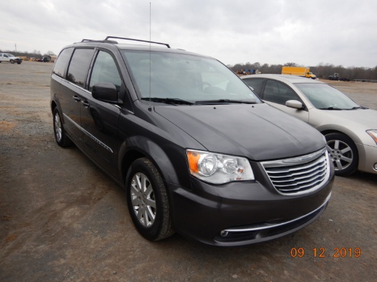 2016 CHRYSLER TOWN & COUNTRY VAN, 101,786+ mi,  V6 GAS, AUTOMATIC, PS, AC S