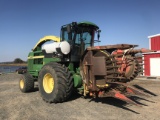 1998 JOHN DEERE 6850 FORAGE HARVESTER, 3739 HOURS ON METER,  WITH A CHAMPIO