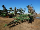 JOHN DEERE 980 FIELD CULTIVATOR,  S TINE, 25', HYDRAULIC FOLD, GAUGE WHEELS