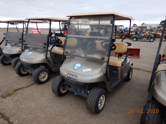 EZ GO GOLF CART,  GAS POWERED, (RUNS) S# 3207695