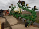 JOHN DEERE LAYBY RIG  12 ROW, WITH FOLDING TOOL BAR, 250-GAL TANK