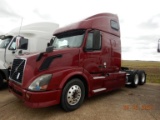VOLVO TRUCK TRACTOR, 642713+miles  64