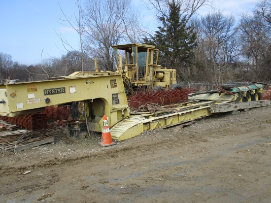 1980 HYSTER LOWBOY TRAILER,  TRI-AXLE, MANUAL DETACH S# 322929 C# F-108