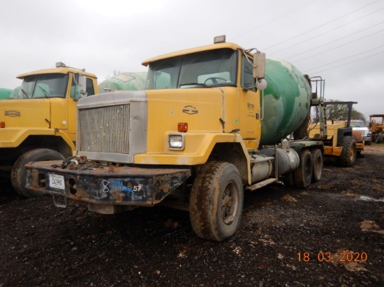 1996 VOLVO MIXER TRUCK,  CATERPILLAR DIESEL, 9-SPEED, TWIN SCREW, SPRING RI