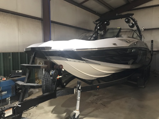 2017 SUPRA SA550 Boat