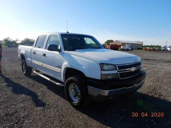 2005 CHEVROLET 2500HD PICKUP TRUCK, 209,412 MILES ON METER  CREWCAB PICKUP,