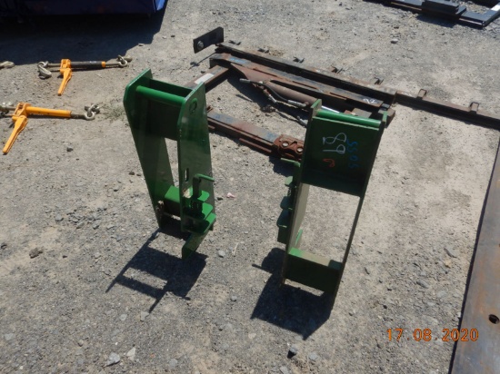 SET OF JOHN DEERE QUICK ATTACH BRACKETS,  FOR 6,000-7,000-LB LOADER, NEW /