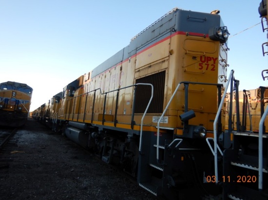 EMD GP15-1 LOCOMOTIVE,  AUTO ALIGNMENT COUPLERS, MOVE READY C# UPY 572