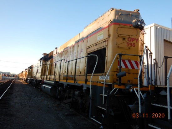 EMD GP15-1 LOCOMOTIVE,  AUTO ALIGNMENT COUPLERS, MOVE READY C# UPY 596