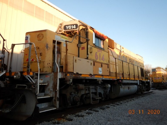 EMD GP15-1 LOCOMOTIVE,  AUTO ALIGNMENT COUPLERS, MOVE READY C# UPY 614