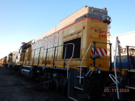 EMD GP15-1 LOCOMOTIVE,  AUTO ALIGNMENT COUPLERS, MOVE READY C# UPY 640
