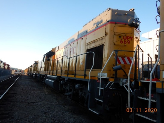 EMD GP15-1 LOCOMOTIVE,  AUTO ALIGNMENT COUPLERS, MOVE READY C# UPY 669
