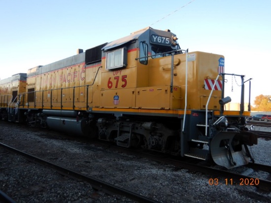 EMD GP15-1 LOCOMOTIVE,  AUTO ALIGNMENT COUPLERS, MOVE READY C# UPY 675
