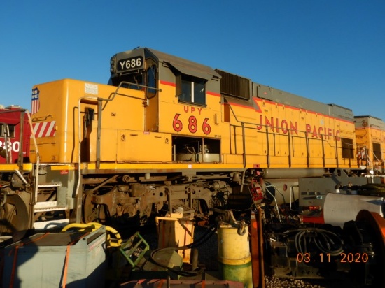 EMD GP15-1 LOCOMOTIVE,  AUTO ALIGNMENT COUPLERS, MOVE READY C# UPY 686