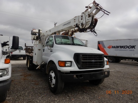 2000 FORD F-750 DIGGER TRUCK, 150,678+ mi,  CAT 3126 DIESEL, 6-SPEED, SINGL