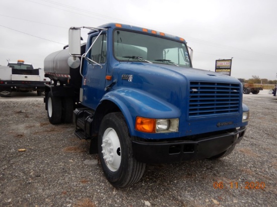 1996 INTERNATIONAL 4700 WATER TRUCK, 283,117+ mi,  DAY CAB, T444E DIESEL, S