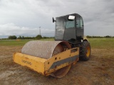 2011 VOLVO SD100D VIBRATORY ROLLER, 2512 HRS  CAB & A/C, 84