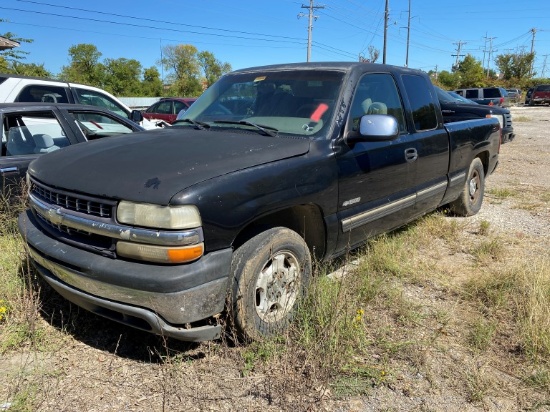 1999 CHEVROLET SILVERADO TRUCK,  GAS, AUTOMATIC (NO KEYS) S# 2GCEC19T9X1275