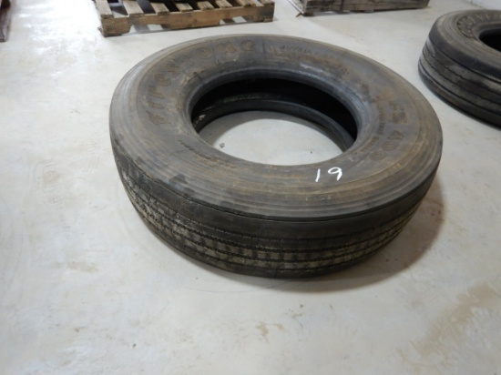 (1) 315/80R22.5 TIRE