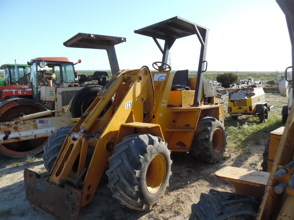 2000 NMC SWINGER 3000 ARTICULATED WHEEL