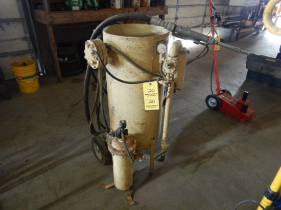 1997 EMPIRE SAND BLAST POT W/HOSE,  125 PSI