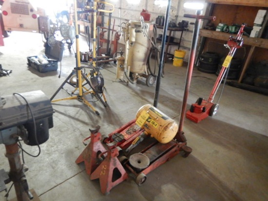 (2) FLOOR JACKS, JACK STANDS & AIR TANK