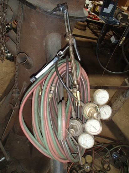 CUTTING TORCH GAUGES, HOSE AND TORCH