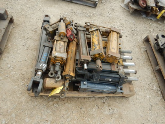 PALLET WITH MISCELLANEOUS HYDRAULIC CYLINDERS   LOAD OUT FEE: $5.00