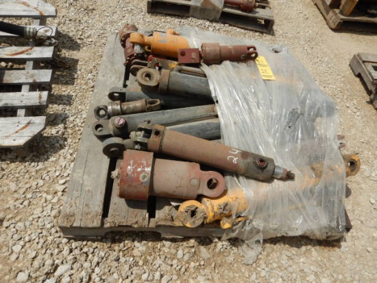 PALLET WITH MISCELLANEOUS HYDRAULIC CYLINDERS   LOAD OUT FEE: $5.00