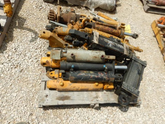 PALLET WITH MISCELLANEOUS HYDRAULIC CYLINDERS   LOAD OUT FEE: $5.00