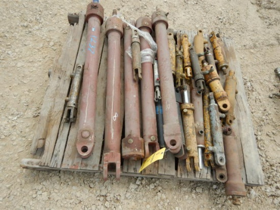 PALLET WITH MISCELLANEOUS HYDRAULIC CYLINDERS   LOAD OUT FEE: $5.00