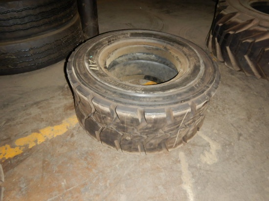 (1) 32 X 12.1 - 15 TIRE