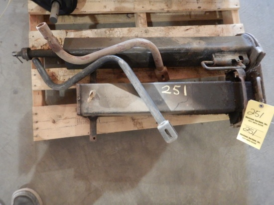 LANDING GEAR AND GOOSENECK HITCH