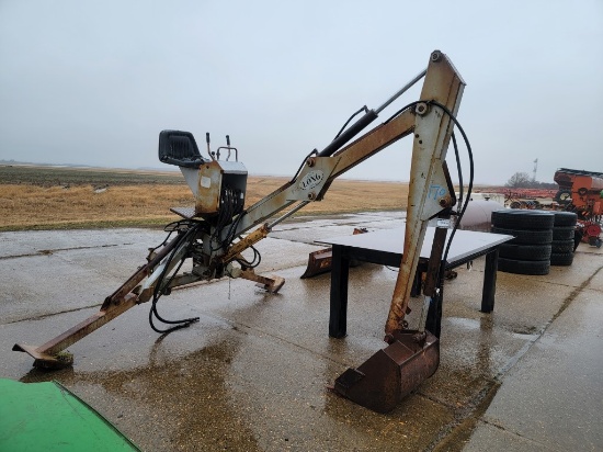 LONG 1199B BACK HOE ATTACHMENT  3PT HITCH, OUT RIGGERS, 24" GT BUCKET, S# N