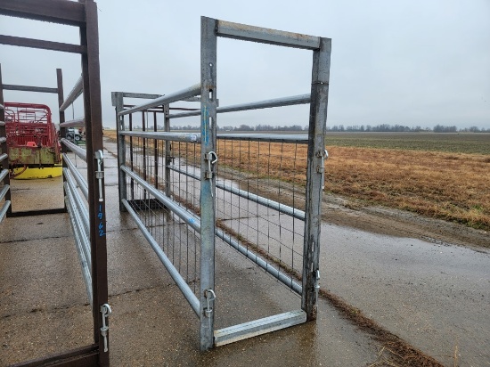 SHOPBUILT HEAVY DUTY CATTLE CROWDING/LOADING ALLY W/SLIDE GATE,  15' X 36"