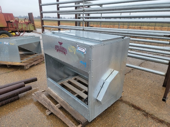 STULL FEEDER,  600 LB CAPACITY, 12 VOLT W/REMOTE, FEEDS CUBES OR SWEET FEED
