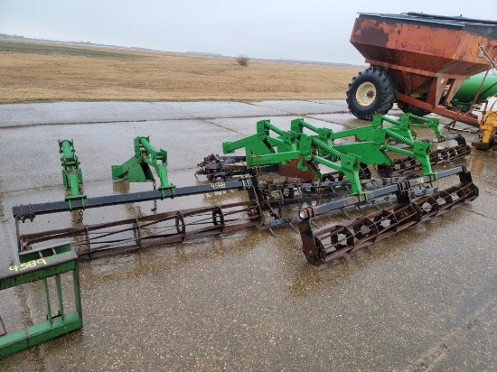 JOHN DEERE FINISHING ATTACHMENT  2 BAR SPIKE HARROW, FLAT BAR CRUMBLER, 30'