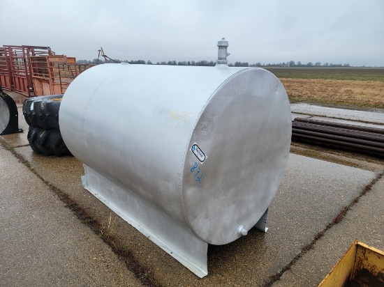 500 GALLON FUEL TANK ON SKIDS