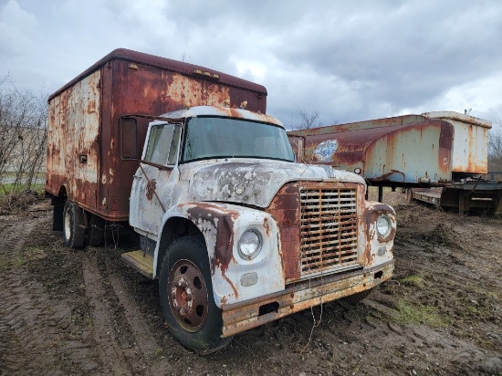 INTERNATIONAL LOAD STAR 1600 BOX TRUCK,  V8 GAS, 4+2 SPEED, SINGLE AXLE, DU