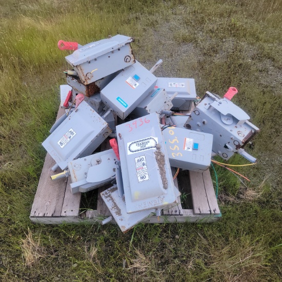 PALLET WITH SIEMENS ELECTRICAL SWITCH BOXES