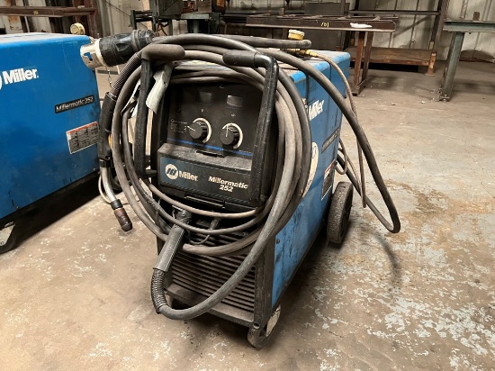 MILLER MILLERMATIC 252 WELDER, S# MF490084N