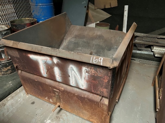 METAL TRASH BIN