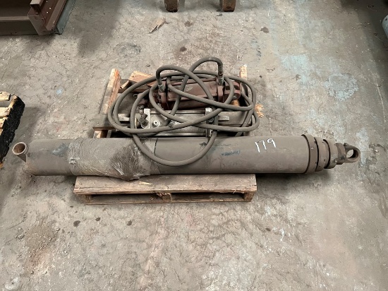 (3) HYDRAULIC CYLINDERS