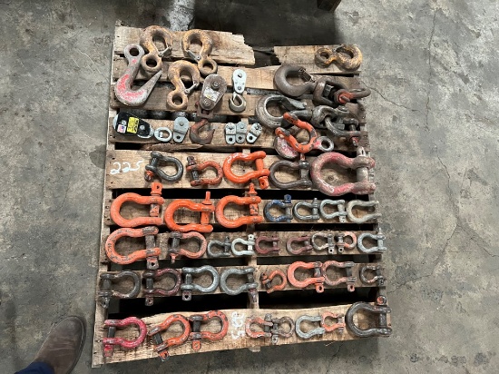 PALLET WITH CLEVISES, HOOKS, AND PULLIES
