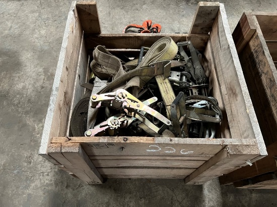 WOOD BOX WITH RATCHET STRAPS