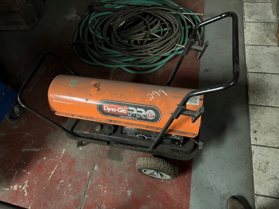 DYNA GLO KEROSENE HEATER,  135,000-BTU