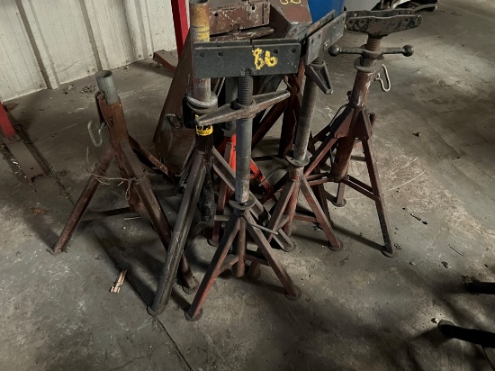 (10) PIPE STANDS  & (2) SAWHORSES