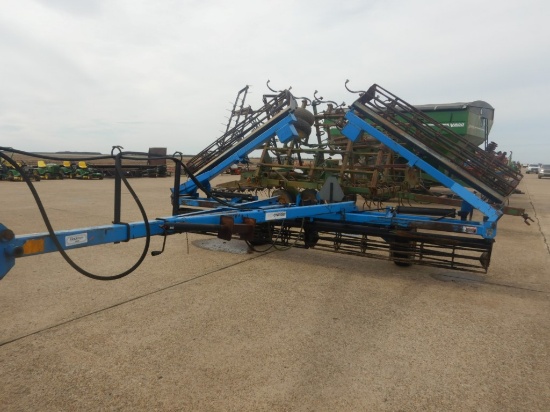 DMI CRUMBLER  32', HYDRAULIC FOLD S# NA
